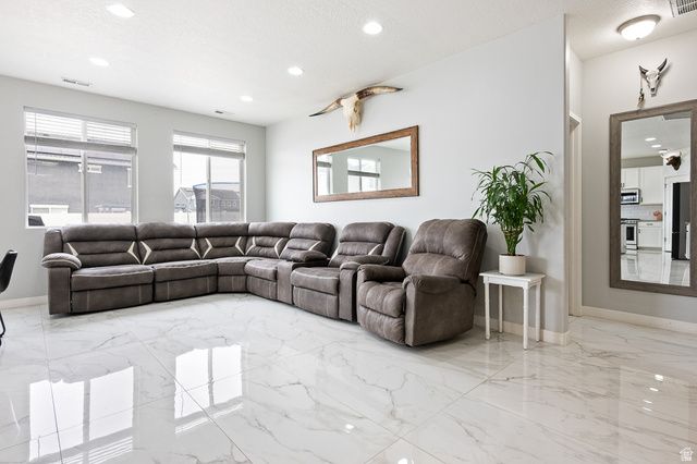 4144 W 6075 S, Roy, UT 84067