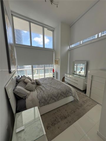 475 Brickell Ave 2813, Miami, FL 33131