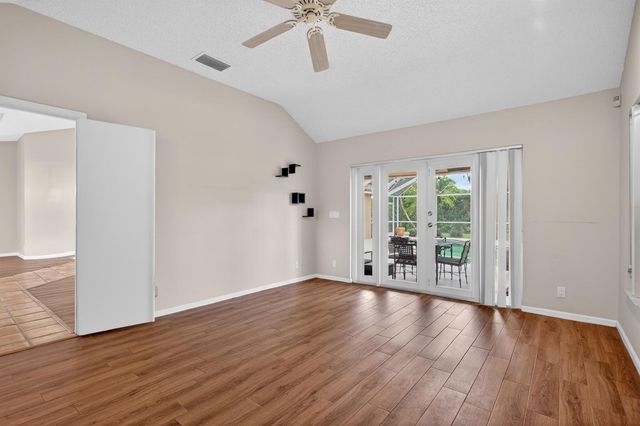 5333 N Springs Way, Coral Springs, FL 33076