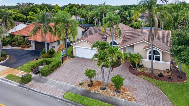 5333 N Springs Way, Coral Springs, FL 33076