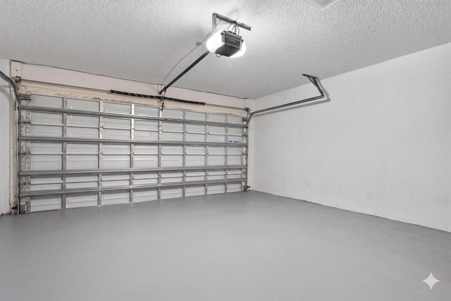 5333 N Springs Way, Coral Springs, FL 33076