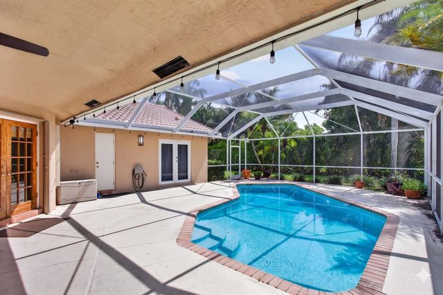 5333 N Springs Way, Coral Springs, FL 33076