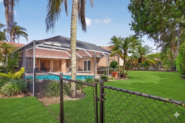5333 N Springs Way, Coral Springs, FL 33076