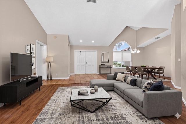 5333 N Springs Way, Coral Springs, FL 33076