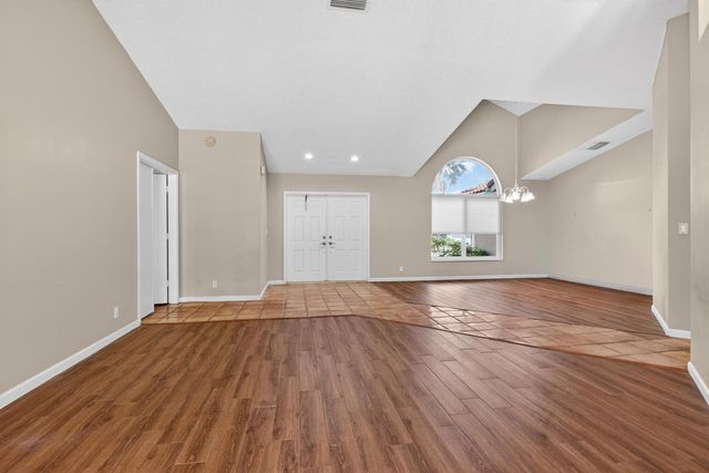 5333 N Springs Way, Coral Springs, FL 33076