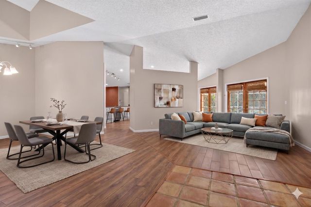 5333 N Springs Way, Coral Springs, FL 33076