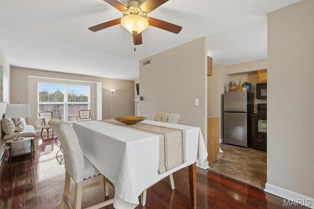 1939 Hunting Lake Court 1939, Kirkwood, MO 63122