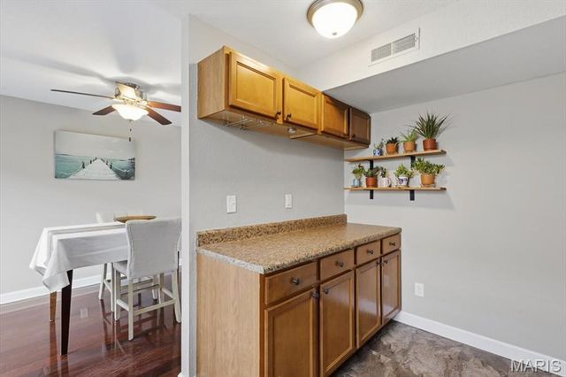 1939 Hunting Lake Court 1939, Kirkwood, MO 63122