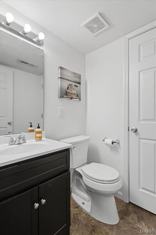 1939 Hunting Lake Court 1939, Kirkwood, MO 63122