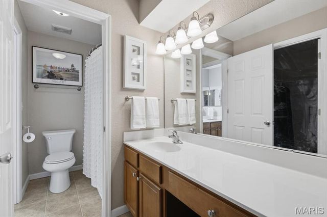 1939 Hunting Lake Court 1939, Kirkwood, MO 63122