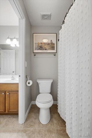 1939 Hunting Lake Court 1939, Kirkwood, MO 63122