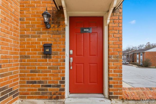 1939 Hunting Lake Court 1939, Kirkwood, MO 63122