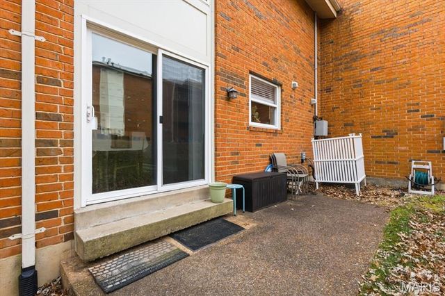 1939 Hunting Lake Court 1939, Kirkwood, MO 63122