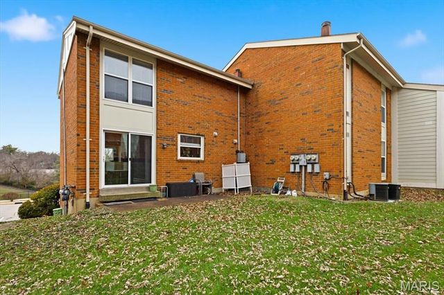 1939 Hunting Lake Court 1939, Kirkwood, MO 63122