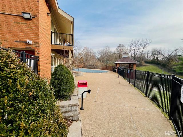 1939 Hunting Lake Court 1939, Kirkwood, MO 63122