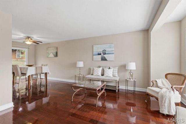 1939 Hunting Lake Court 1939, Kirkwood, MO 63122