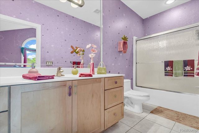 550 Kings Fairway Court, Grand Blanc, MI 48439