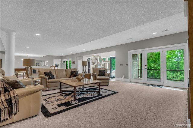 550 Kings Fairway Court, Grand Blanc, MI 48439