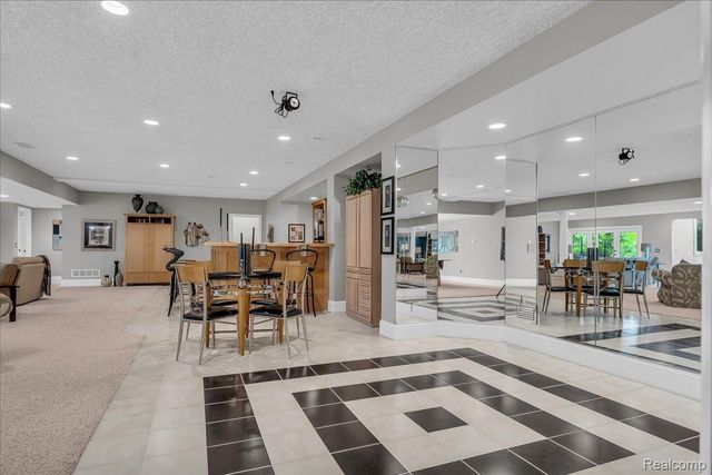 550 Kings Fairway Court, Grand Blanc, MI 48439