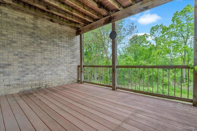 550 Kings Fairway Court, Grand Blanc, MI 48439