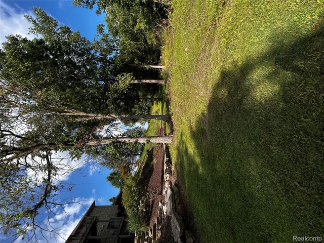 550 Kings Fairway Court, Grand Blanc, MI 48439