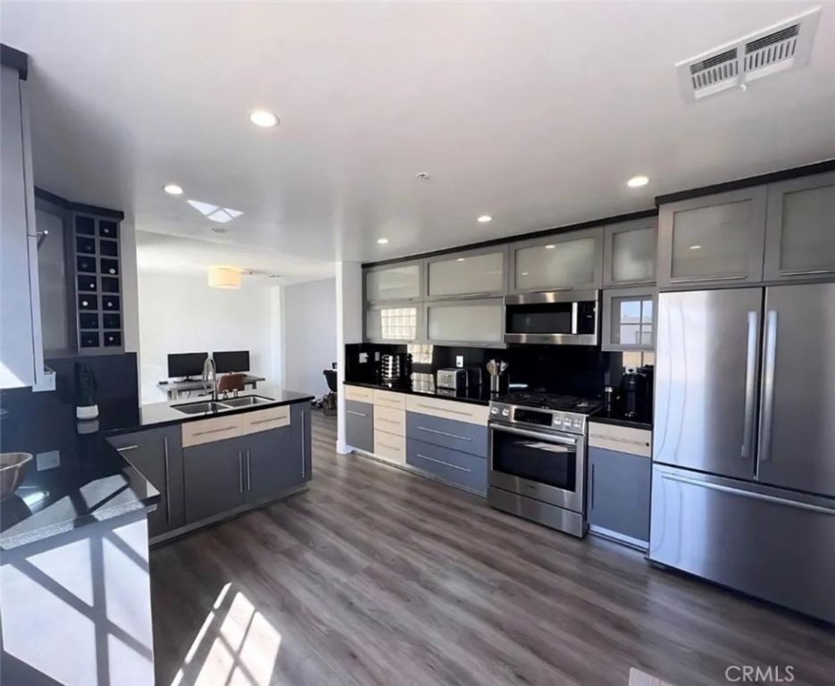 1645 Camden Avenue 401, Los Angeles, CA 90025