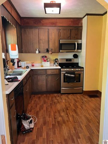 3211 Benton Rd, Paducah, KY 42003