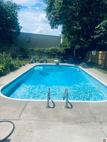 3211 Benton Rd, Paducah, KY 42003