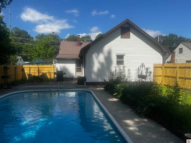 3211 Benton Rd, Paducah, KY 42003