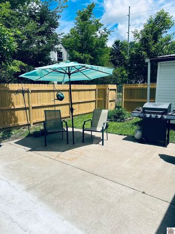 3211 Benton Rd, Paducah, KY 42003