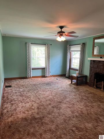 3211 Benton Rd, Paducah, KY 42003