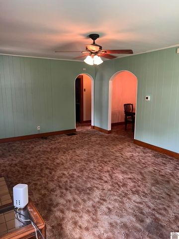 3211 Benton Rd, Paducah, KY 42003