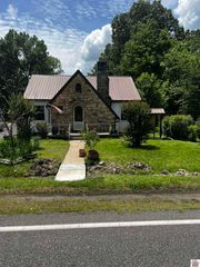 3211 Benton Rd, Paducah, KY 42003