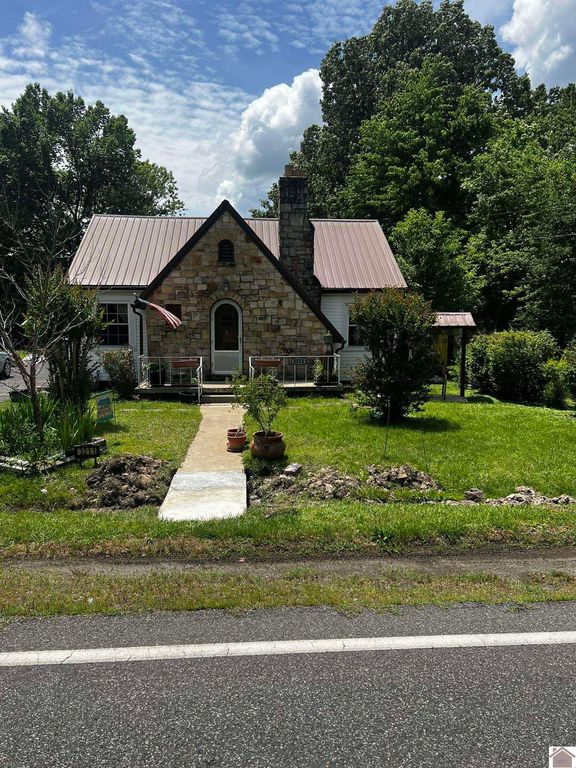 3211 Benton Rd, Paducah, KY 42003
