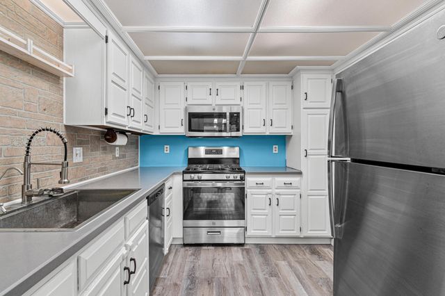 7714 York Lane N, Brooklyn Park, MN 55443