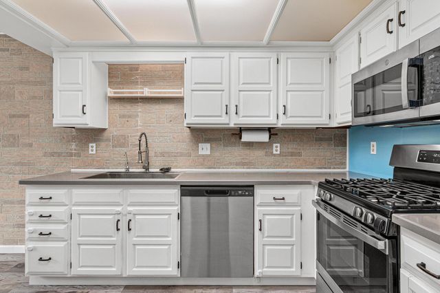 7714 York Lane N, Brooklyn Park, MN 55443