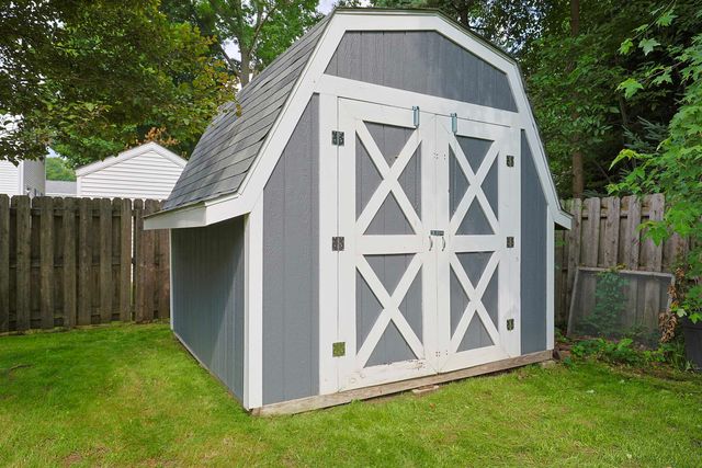 8611 Winding Brook Circle, Freeland, MI 48623