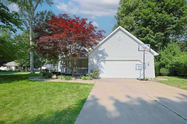 8611 Winding Brook Circle, Freeland, MI 48623