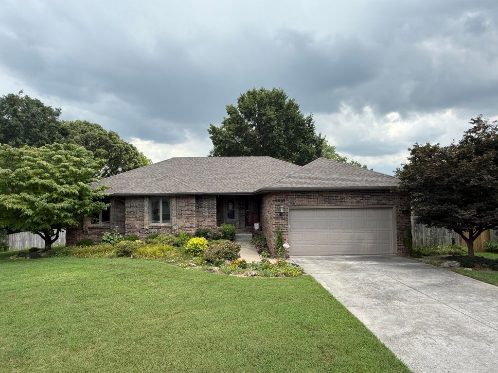 3808 South Virginia Place, Springfield, MO 65807