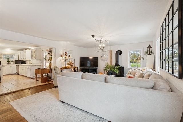 3024 Hyland Rd, Penn Twp, PA 15642