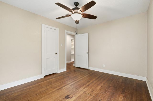 225 19th Avenue N, Texas City, TX 77590