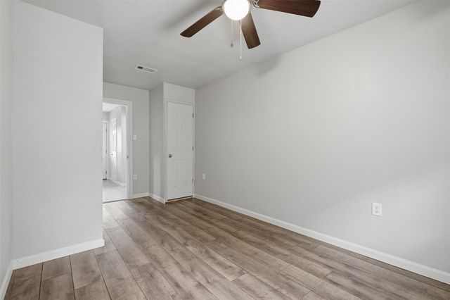 225 19th Avenue N, Texas City, TX 77590