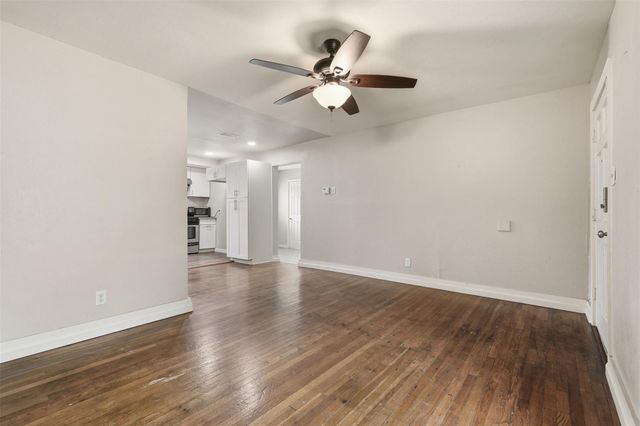 225 19th Avenue N, Texas City, TX 77590