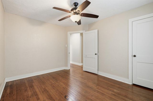 225 19th Avenue N, Texas City, TX 77590