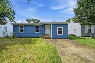 225 19th Avenue N, Texas City, TX 77590
