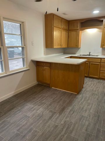 2809 W Nichols Street, Springfield, MO 65803