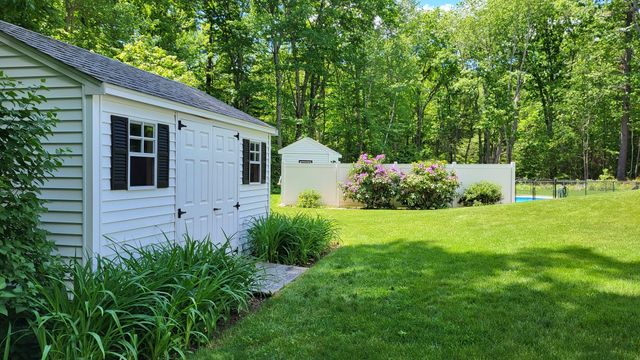 385 E County Rd, Rutland, MA 01543