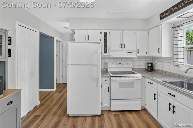 13274 Lake Point Boulevard, Belleville, MI 48111