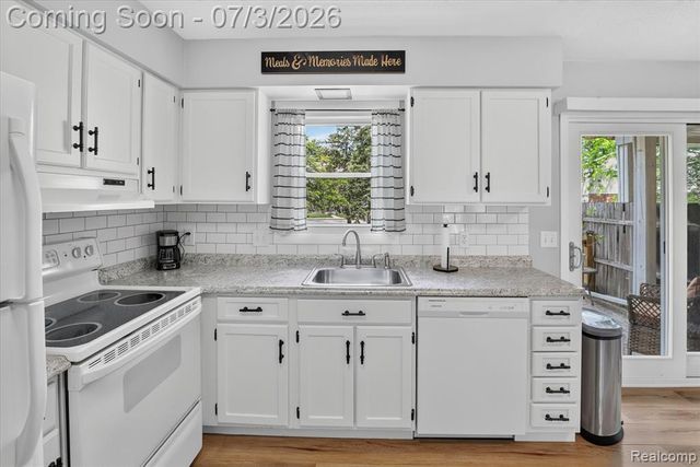 13274 Lake Point Boulevard, Belleville, MI 48111
