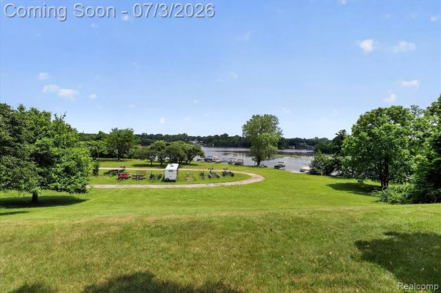 13274 Lake Point Boulevard, Belleville, MI 48111